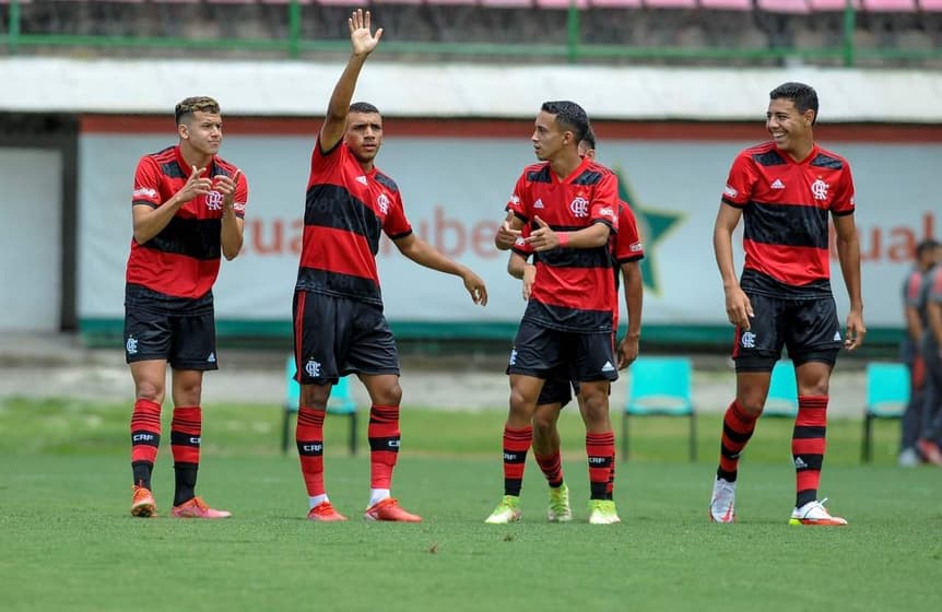 Clube de Regatas do Flamengo - Nosso Time é a Gente em Campo! O Mengão está  escalado para enfrentar o Vasco no primeiro jogo da semi do @cariocao! Pra  cima! #VASxFLA #VamosFlamengo