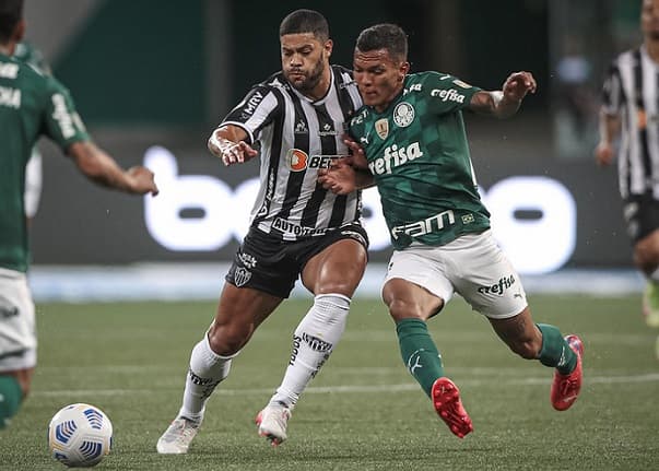 Palmeiras empata a jogar com menos um, Flamengo e Atlético Mineiro