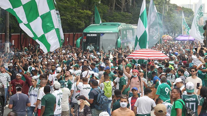 Torcedores enviam Palmeiras ao Mundial com festa e clima de