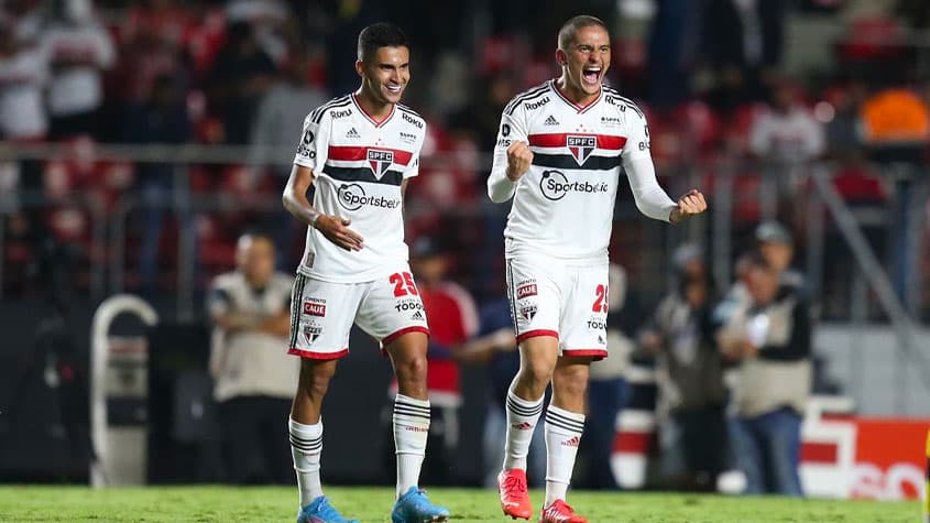 De virada, São Paulo goleia o São Bernardo e está na semifinal do  Campeonato Paulista