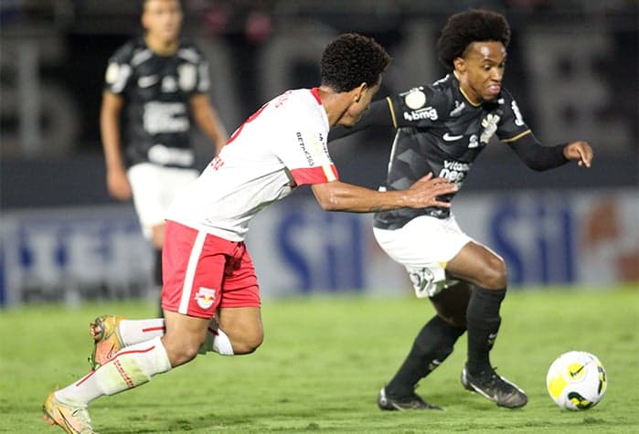 Corinthians vence Red Bull Bragantino e conquista de forma inédita