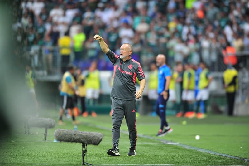 Mano lamenta resultado diante do Santos e admite segundo tempo