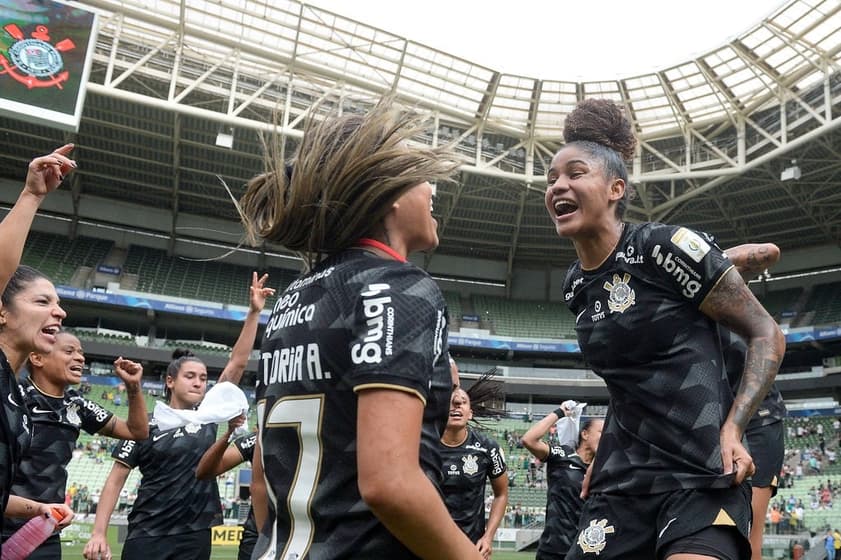 Futebol Feminino: invictas, brabinhas do Corinthians vencem etapa do  Festival Sub-14