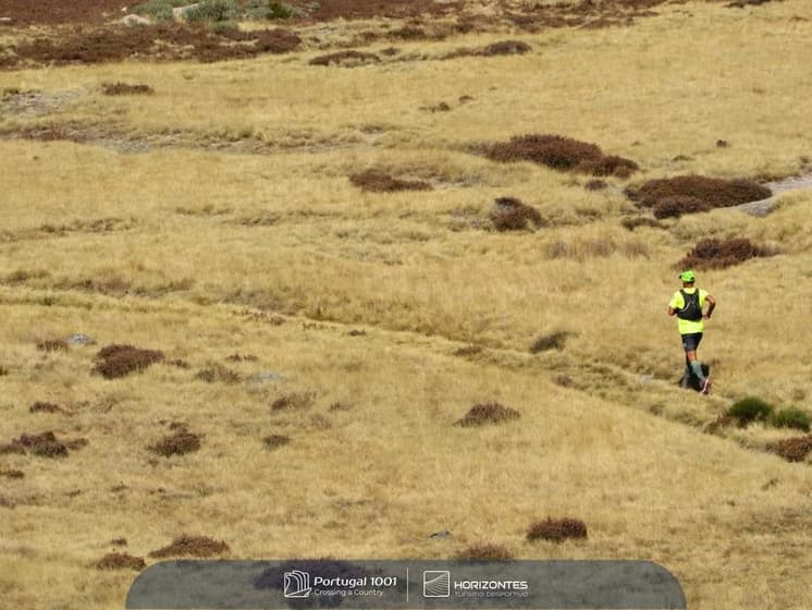 Maratona De Corrida Feminina. Mulher Campeã Atleta Superior Homens. Corrida  Desportiva Filme - Vídeo de campeonato, torneio: 280273460