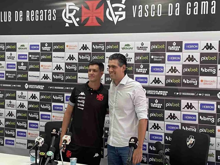 Vasco anuncia contratação de lateral-direito ex-Grêmio Jornal MEIA HORA -  Vasco
