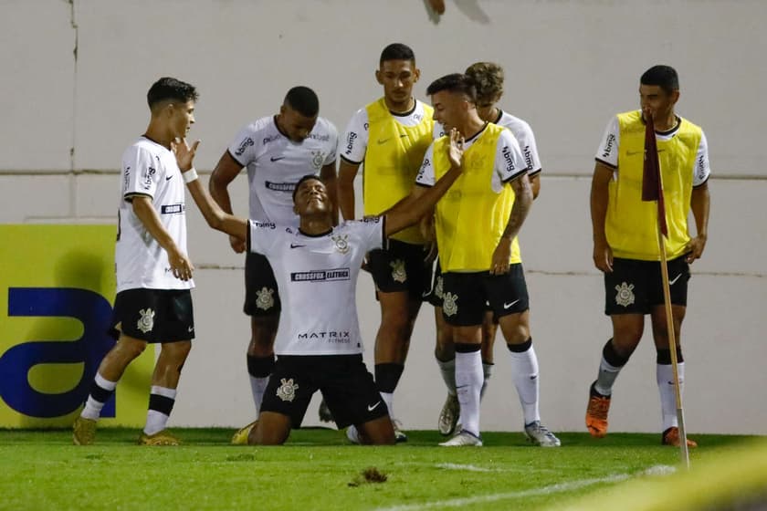 Wesley marca seu primeiro gol pelo time profissional do Corinthians