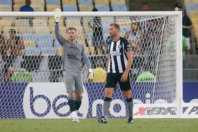 Lucas Perri analisa atuação do Botafogo, elogia LDU e projeta jogo