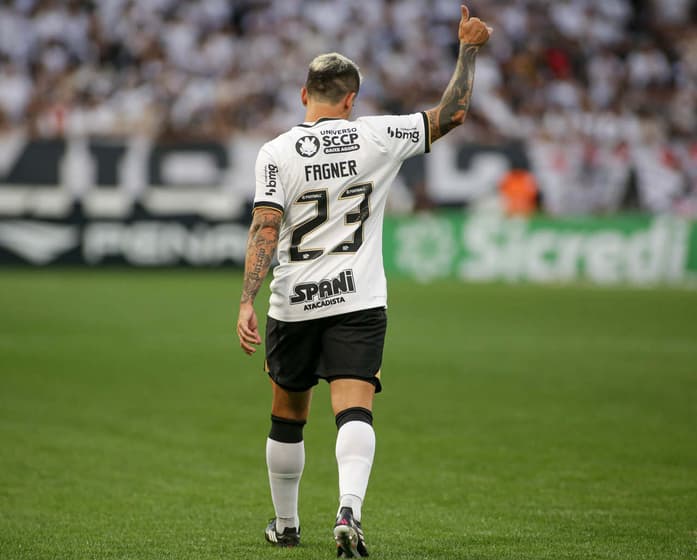 Corinthians on X: Olha o Fagner usando a nova camisa de pré-jogo do Timão!  😎 Quer saber como garantir a sua? Encontre uma loja Poderoso Timão mais  próxima a você! ⚽️ 👉🏽