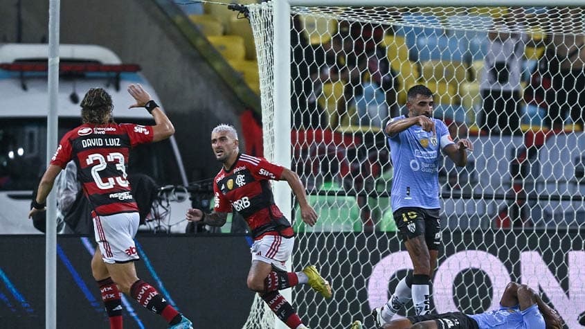 Nos pênaltis, Flamengo é superado pelo Grêmio na final do