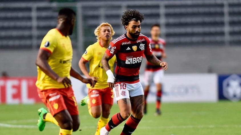 SAIU! Com surpresas, Flamengo divulga escalação para jogo contra o Aucas,  pela Libertadores