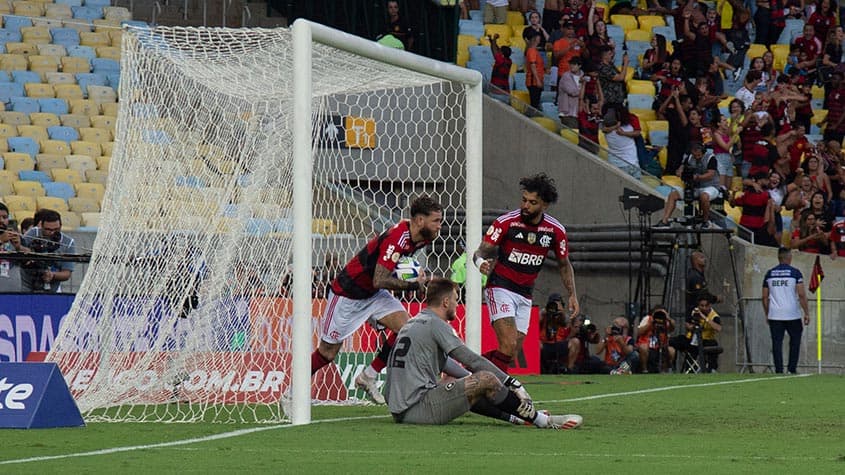 Com lances polêmicos, Flamengo domina o jogo e vence o Botafogo