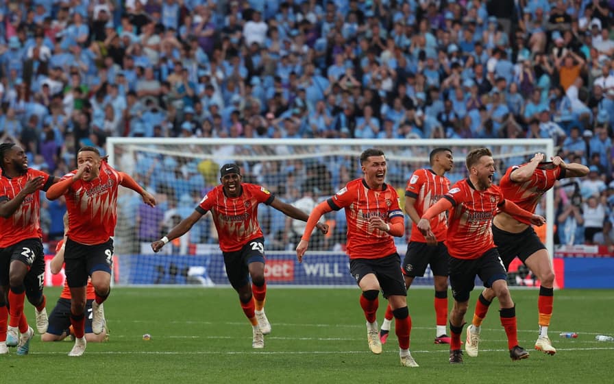 Luton Town, agora na Premier League, reforça-se no terceiro escalão