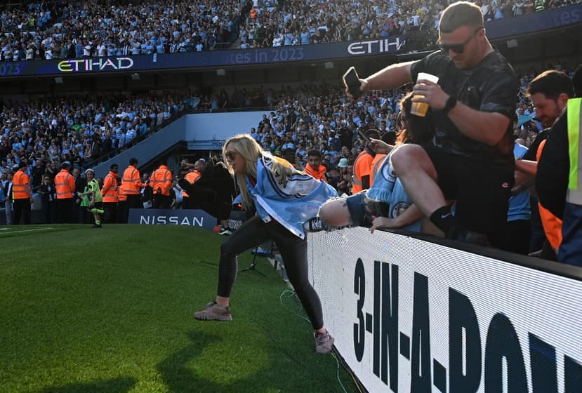 Torcida do Manchester City festeja título até o sol raiar