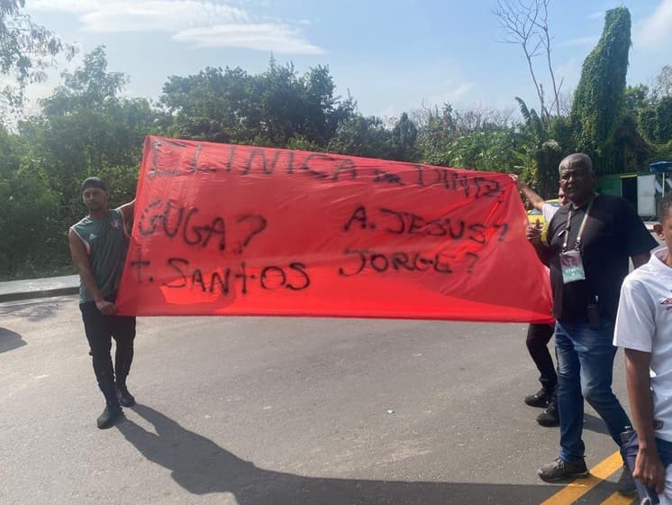 Protesto no CT do Fluminense