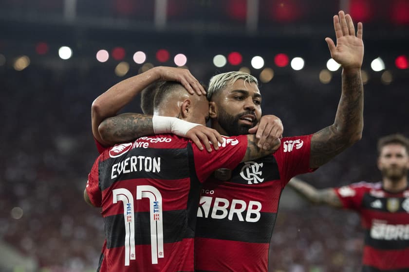 Alvo da torcida do Flamengo após derrota para o Grêmio, Isla