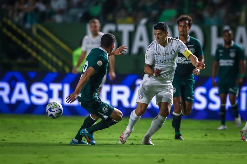 Goiás sofre gol nos acréscimos e empata com Grêmio na Serrinha