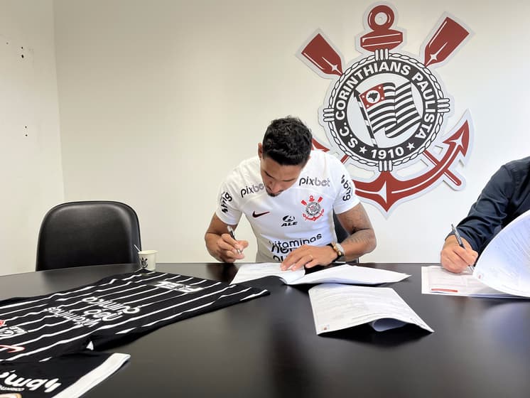 Lucas Veríssimo assina com o Corinthians