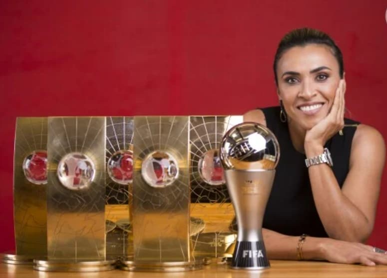 Na última Copa do Mundo de Marta, Seleção Feminina vai em busca de sua  primeira estrela no maior Mundial de futebol feminino de todos os tempos –  ONU Mulheres