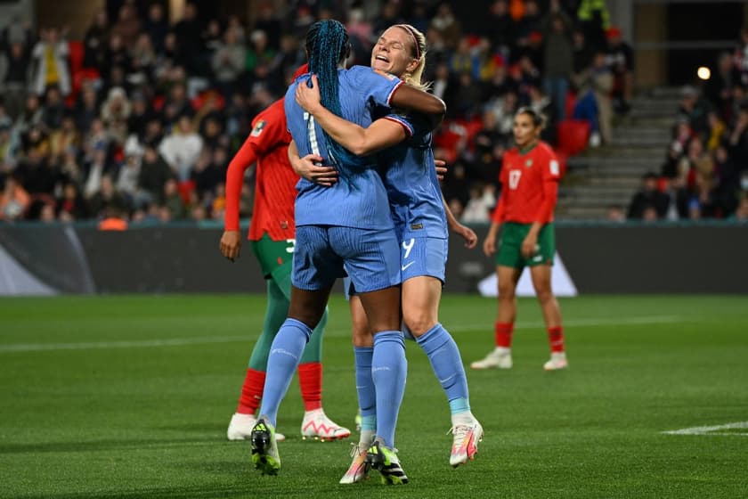 França fecha com goleada o primeiro dia do futebol feminino nos