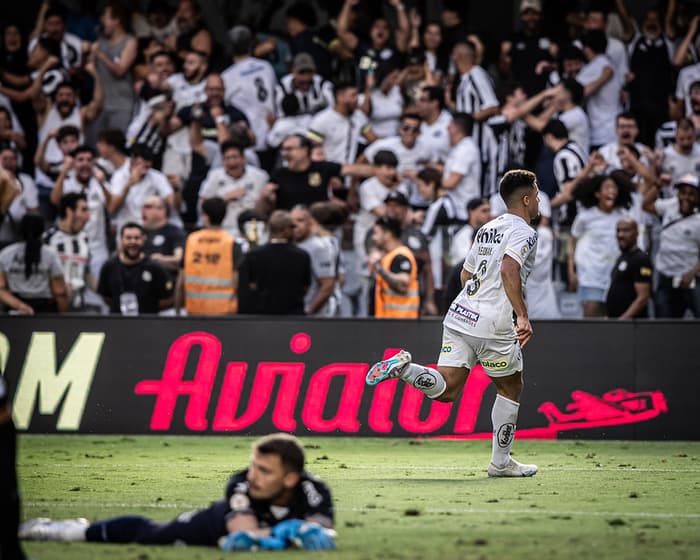 Com passe de Soteldo, Marcos Leonardo fez o primeiro gol do Santos na viraa sobre o Grêmio