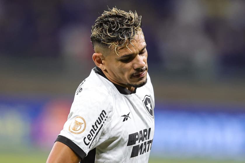 Bolavip Brasil - Aconteceu outra vez! Botafogo marca aos 52 do segundo  tempo mas cede o empate aos 55 minutos para o Corotiba. Botafogo chega ao  nono jogo sem vitória e vê