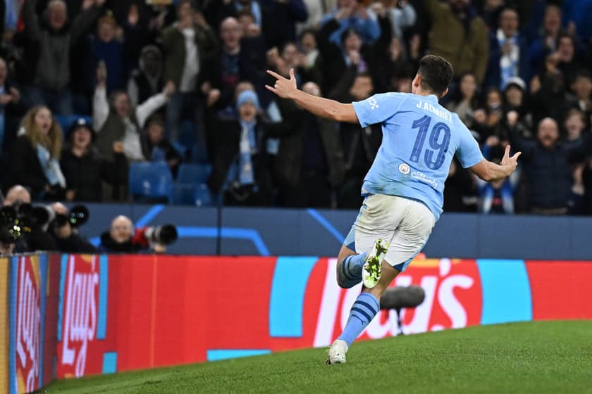 ESTRELA VERMELHA X MANCHESTER CITY - CHAMPIONS LEAGUE AO VIVO 23