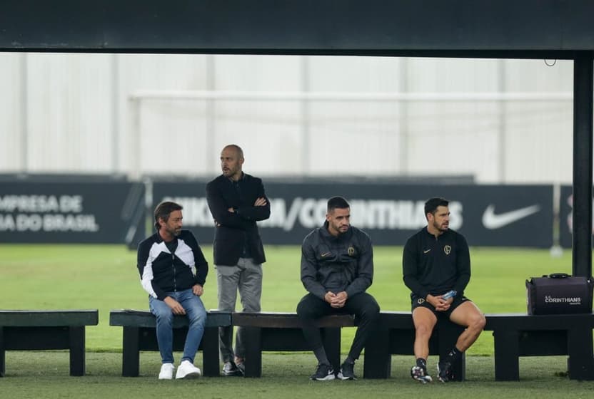 Duílio, Alessandro, Renato Augusto e Giuliano no CT do Corinthians