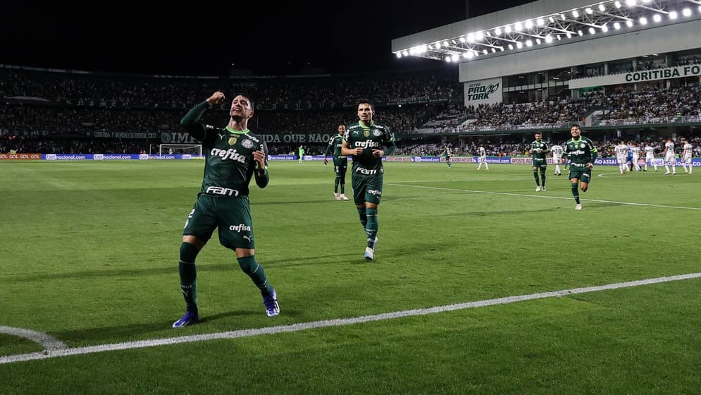 Palmeiras bate o Coritiba, volta a vencer após seis jogos e