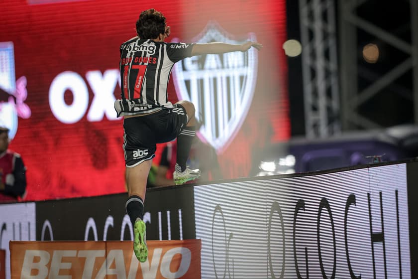 Atlético-MG vence o Bragantino e entra no G6 do Brasileirão