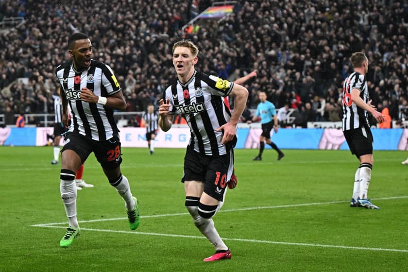 Newcastle supera Manchester United em jogo da Premier League