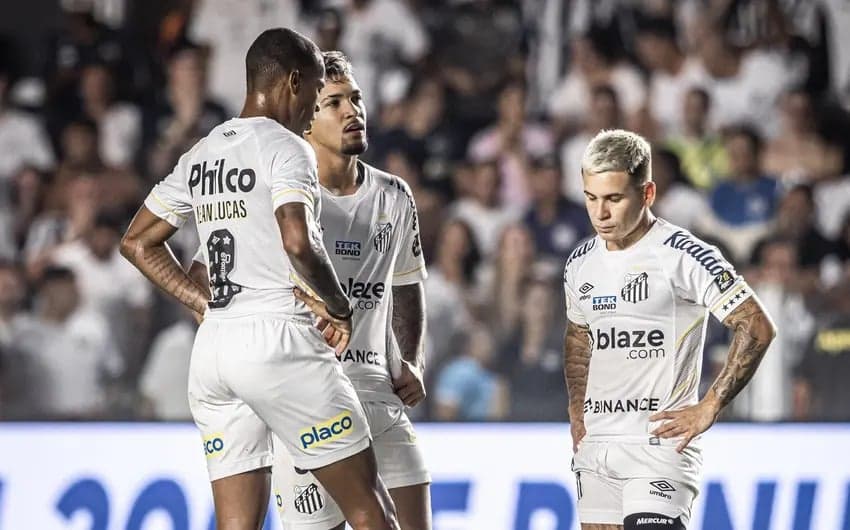 Entenda por que jogo entre Santos e Vasco é fundamental para os dois na  luta contra o rebaixamento - Fotos - R7 Futebol
