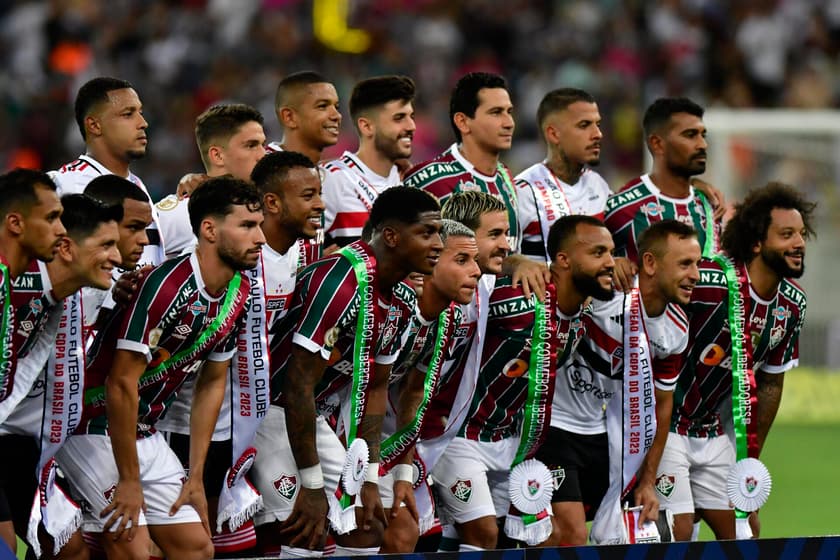 Jogo das faixas' pega fogo, Cano brilha e Fluminense vence São Paulo pelo  Brasileirão