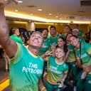 Adriana-Samuel-com-Time-Petrobras-1-aspect-ratio-512-320