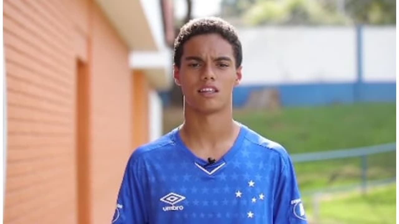 Cruzeiro rescinde o contrato com o filho de Ronaldinho Gaúcho