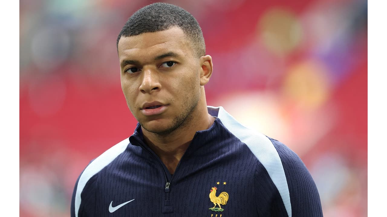 Kylian Mbappé se torna o jogador mais valioso do mundo ao reforçar