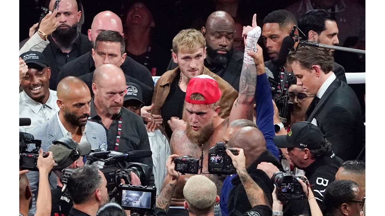 No duelo de gerações, Jake Paul vence Mike Tyson em luta sem emoção