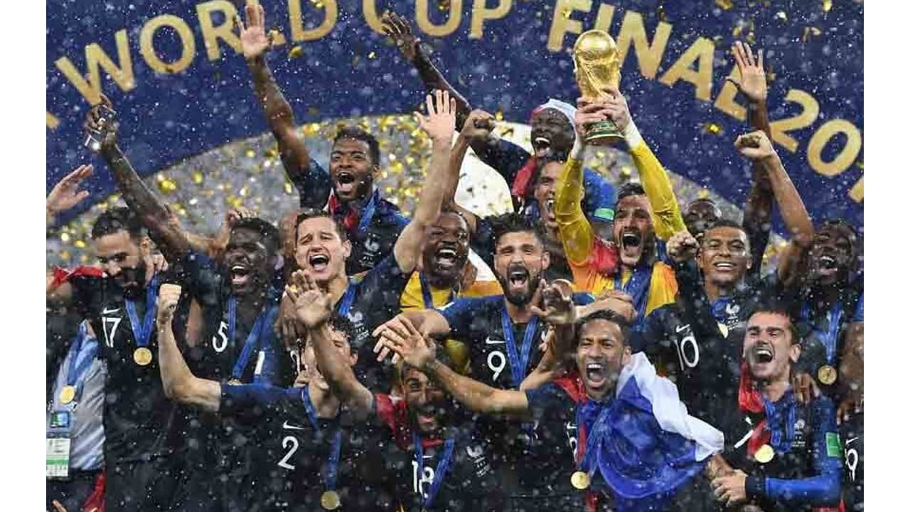 Ex-Barcelona e campeão da Copa de 2018 se aposenta aos 31 anos