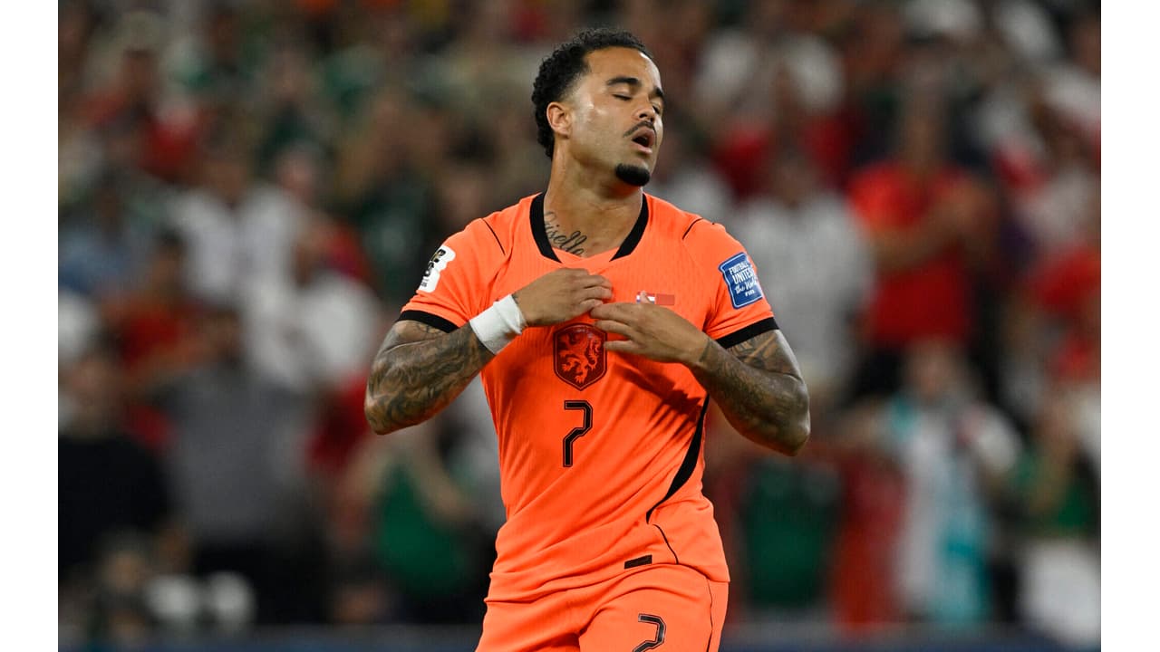 26 anos depois: Kluivert repete erro do pai, e Holanda é eliminada