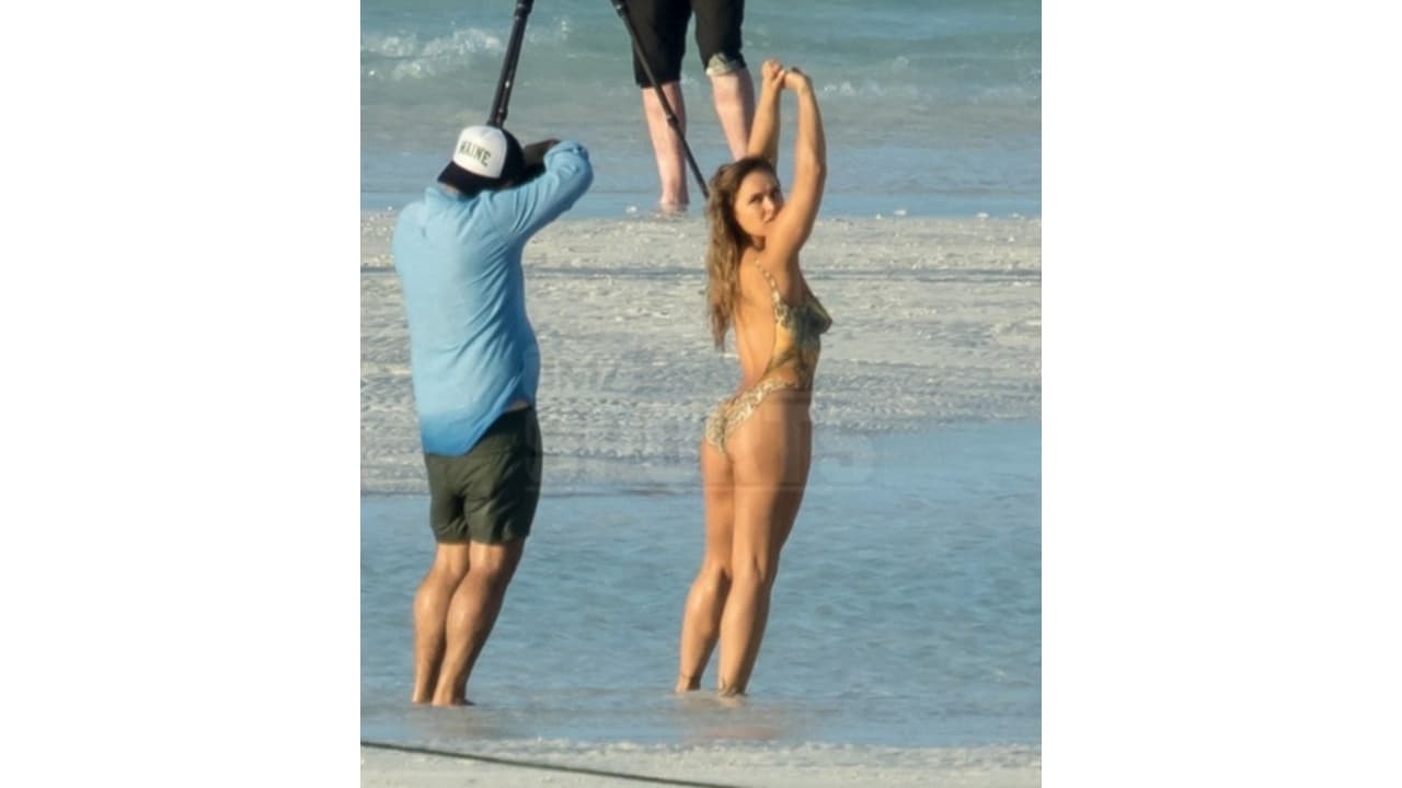 Site divulga novas fotos de Ronda Rousey nua com corpo pintado. Veja! -  Lance!