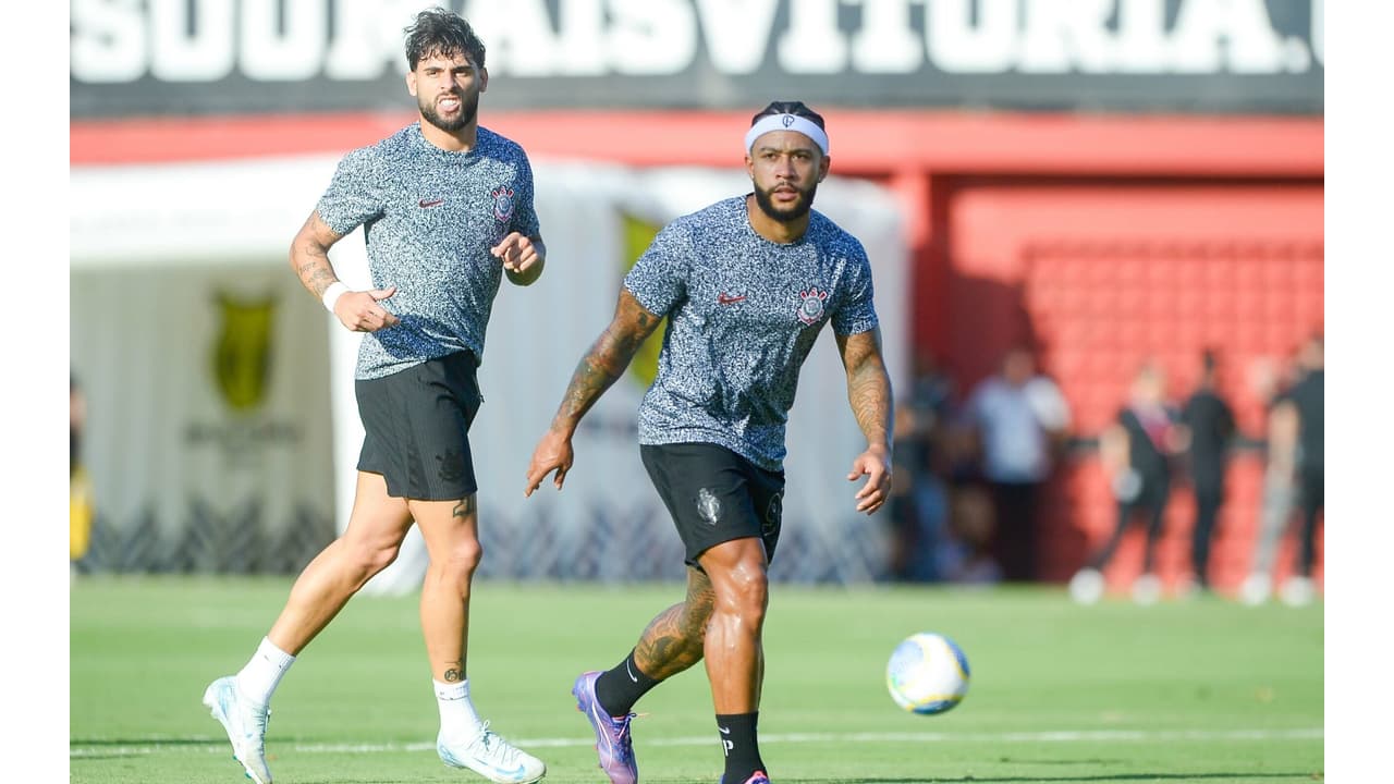 Após gol, torcedores do Corinthians exaltam o trio de ataque