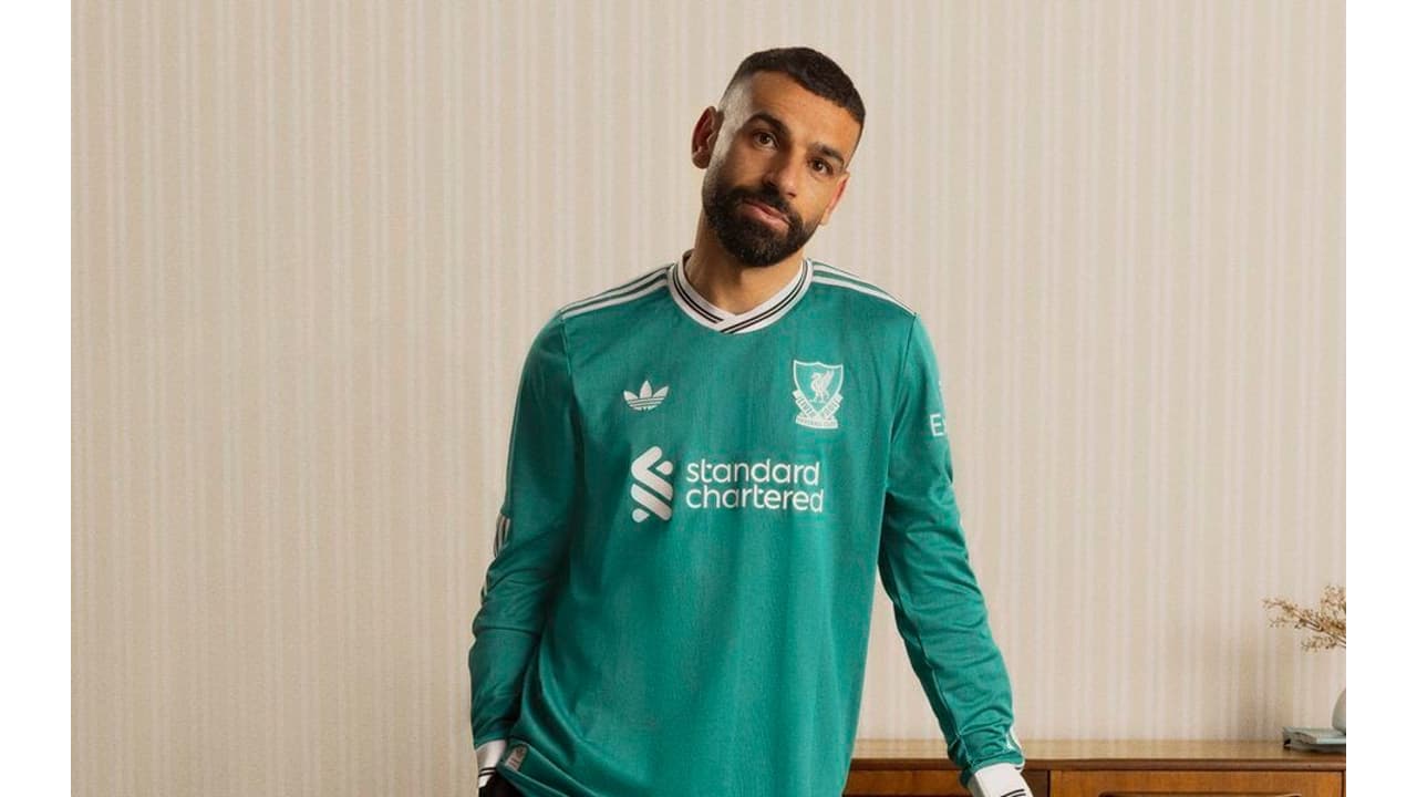 Liverpool lança novo terceiro uniforme verde para a temporada