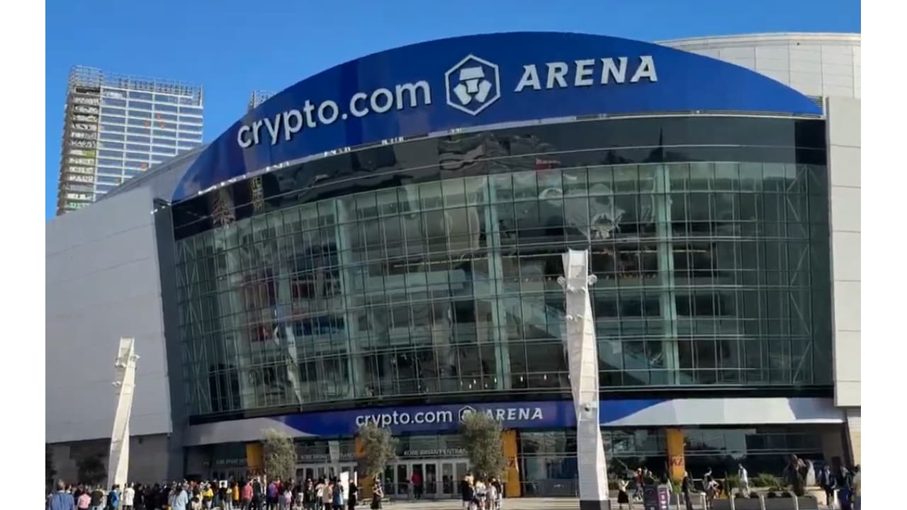 Conheça a arena dos Lakers na NBA, movida por luxo e ostentação