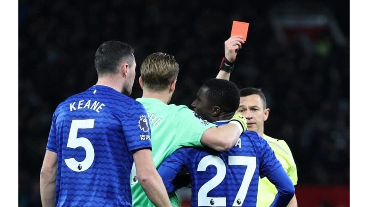 Gueye se pronuncia após agressão chocante em campo: Veja o que aconteceu!