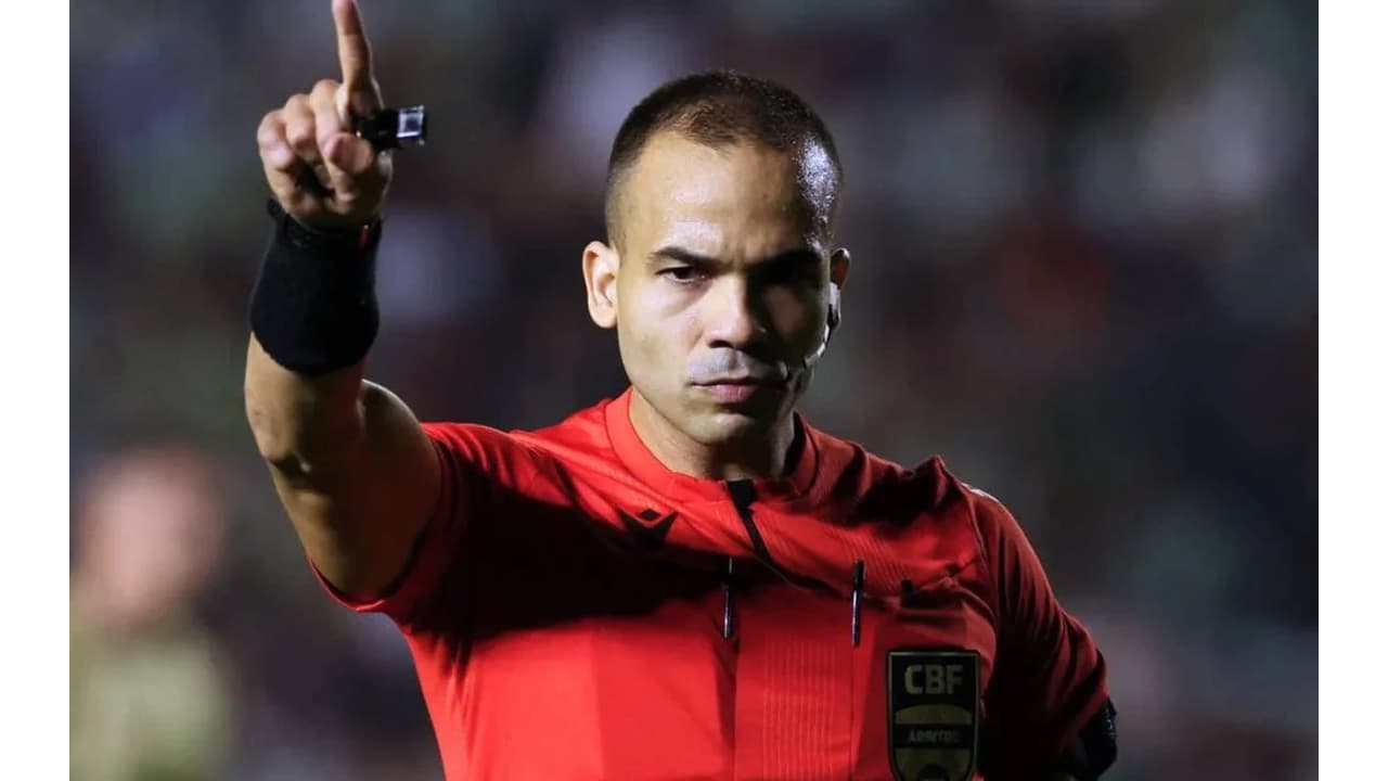 Image for Decisão da arbitragem em Internacional x Atlético divide opiniões: 'Incrível'