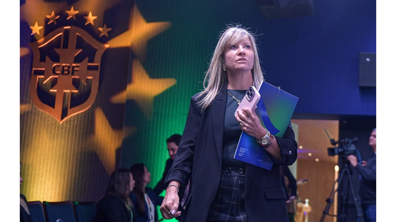 Cris Gambaré Revela Segredos do Sucesso no Corinthians e Desafios do Futebol Feminino!