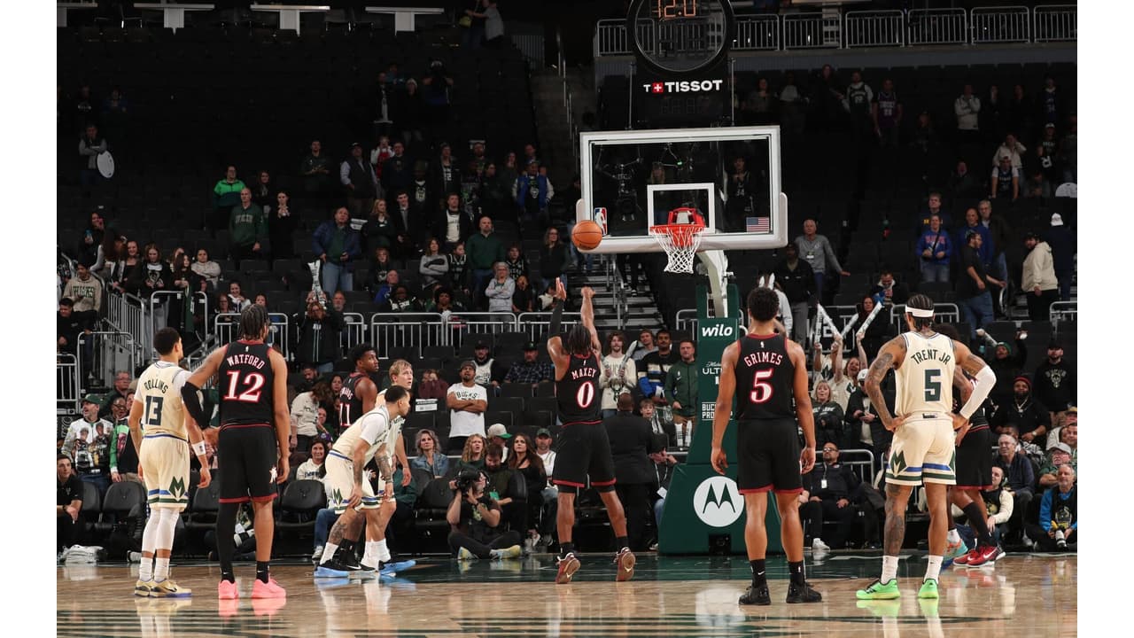 Dos recordes ao 'poster' na NBA; veja os lances de quinta (20)