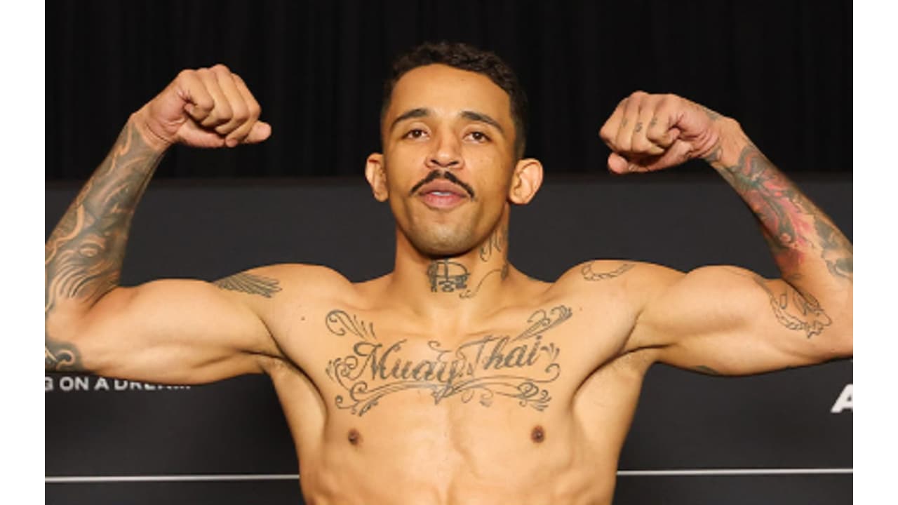 Carlos Prates Conquista o UFC: Nocauteia e se Aproxima do Título!