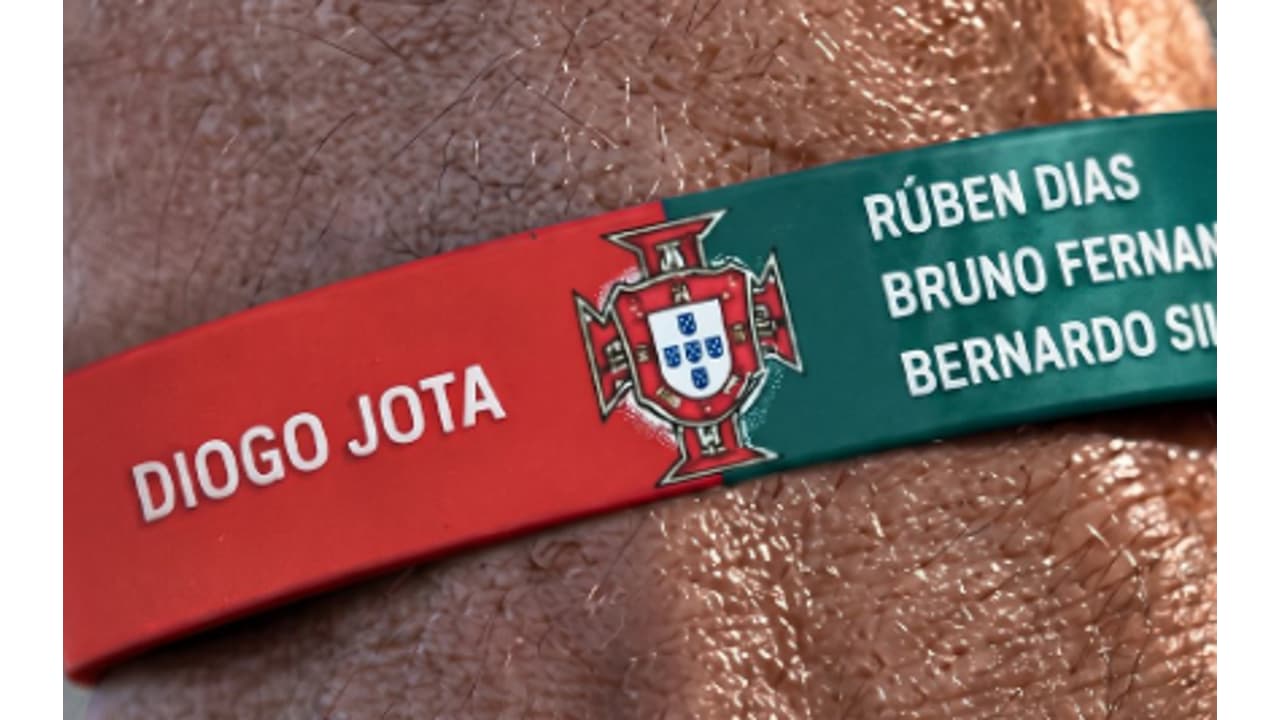 Diogo Jota 直書きオート　/10シリ Seleção portuguesa organiza homenagem para Diogo Jota na Copa do Mundo