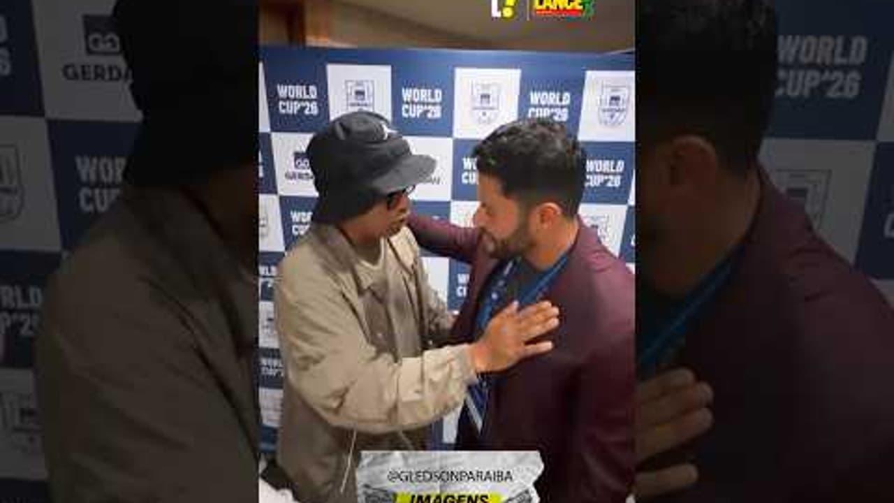 Grande Encontro Entre Ronaldinho Gaúcho E Hulk.
