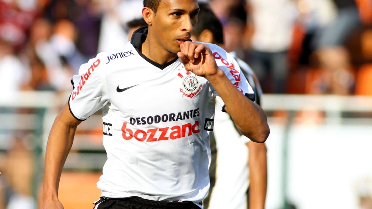 Goleada Épica: Corinthians Massacra São Paulo por 5 a 0 no Brasileirão de 2011 — Futebol